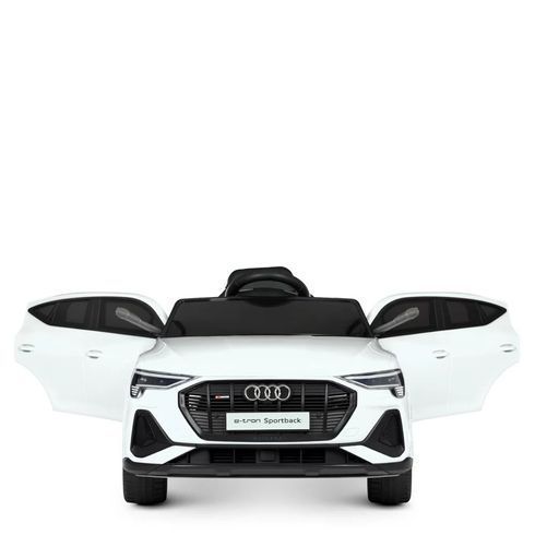 Электромобиль Audi с пультом управления со свето-звуковыми эффектами дверца открывается белый (M4806EBLR-1)